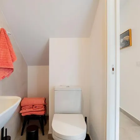 Casa Rosado Preciosa Casa Con 60m De Jardin Privado En La Mejor Zona De Conil Selecta Costa