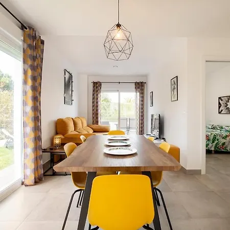 Casa Rosado Preciosa Casa Con 60m De Jardin Privado En La Mejor Zona De Conil Selecta Costa *