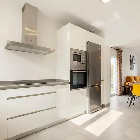 Casa Rosado Preciosa Casa Con 60m De Jardin Privado En La Mejor Zona De Conil Selecta Costa *