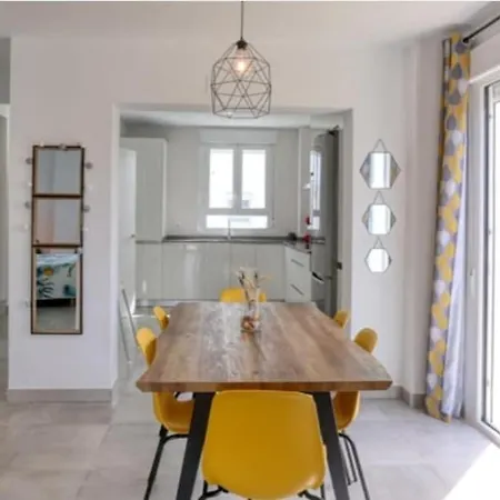 Casa Rosado Preciosa Casa Con 60m De Jardin Privado En La Mejor Zona De Conil Selecta Costa Коніль-де-ла-Фронтера