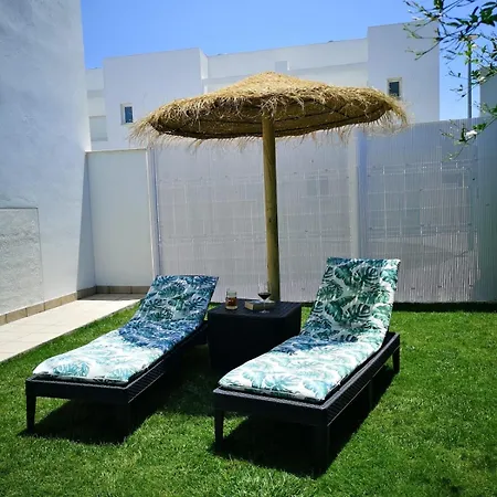 Casa Rosado Preciosa Casa Con 60m De Jardin Privado En La Mejor Zona De Conil Selecta Costa * Коніль-де-ла-Фронтера