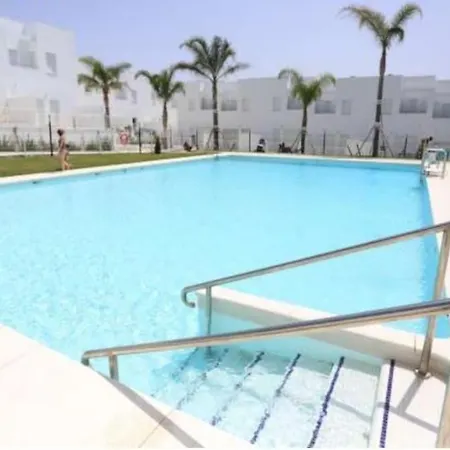 Casa Rosado Preciosa Casa Con 60m De Jardin Privado En La Mejor Zona De Conil Selecta Costa *