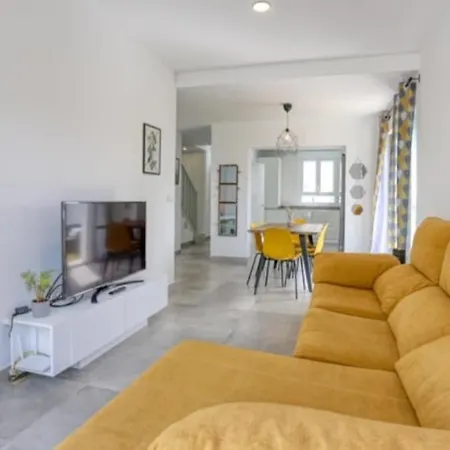 Будинок відпочинку Casa Rosado Preciosa Casa Con 60m De Jardin Privado En La Mejor Zona De Conil Selecta Costa *