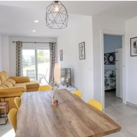 Casa Rosado Preciosa Casa Con 60m De Jardin Privado En La Mejor Zona De Conil Selecta Costa *
