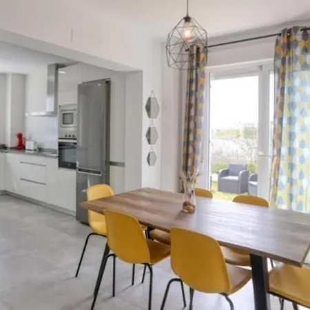 Casa Rosado Preciosa Casa Con 60m De Jardin Privado En La Mejor Zona De Conil Selecta Costa Коніль-де-ла-Фронтера
