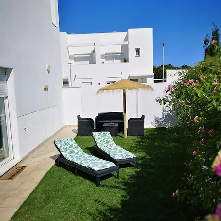 Будинок відпочинку Casa Rosado Preciosa Casa Con 60m De Jardin Privado En La Mejor Zona De Conil Selecta Costa *