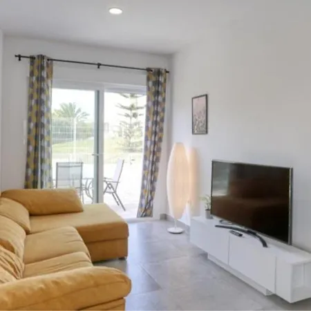 Casa Rosado Preciosa Casa Con 60m De Jardin Privado En La Mejor Zona De Conil Selecta Costa