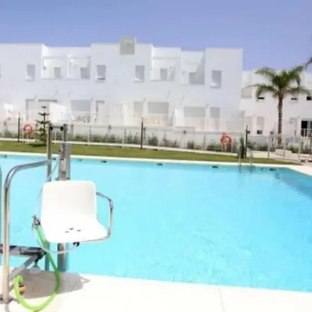 Будинок відпочинку Casa Rosado Preciosa Casa Con 60m De Jardin Privado En La Mejor Zona De Conil Selecta Costa *