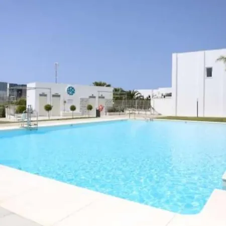 Casa Rosado Preciosa Casa Con 60m De Jardin Privado En La Mejor Zona De Conil Selecta Costa