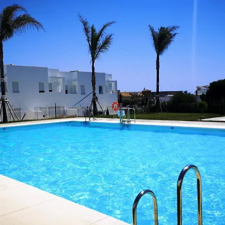 Casa Rosado Preciosa Casa Con 60m De Jardin Privado En La Mejor Zona De Conil Selecta Costa