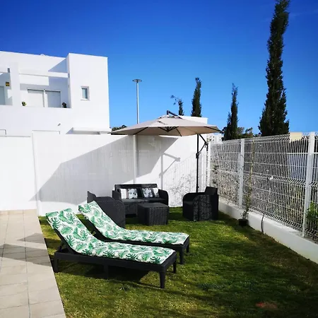 Будинок відпочинку Casa Rosado Preciosa Casa Con 60m De Jardin Privado En La Mejor Zona De Conil Selecta Costa