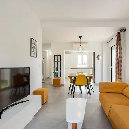 Casa Rosado Preciosa Casa Con 60m De Jardin Privado En La Mejor Zona De Conil Selecta Costa Будинок відпочинку