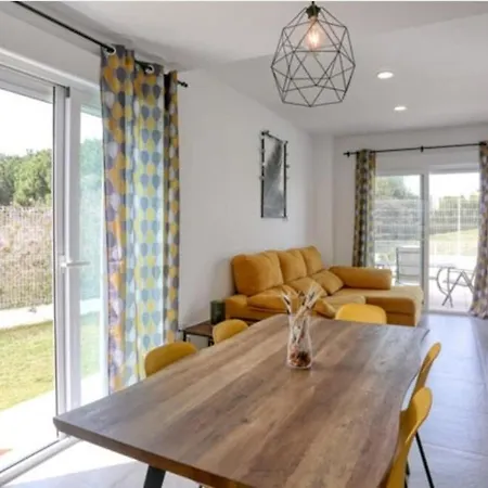 Casa Rosado Preciosa Casa Con 60m De Jardin Privado En La Mejor Zona De Conil Selecta Costa Коніль-де-ла-Фронтера
