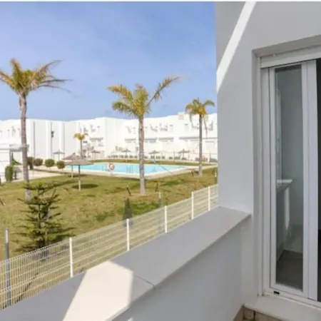 Casa Rosado Preciosa Casa Con 60m De Jardin Privado En La Mejor Zona De Conil Selecta Costa