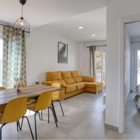 Casa Rosado Preciosa Casa Con 60m De Jardin Privado En La Mejor Zona De Conil Selecta Costa *