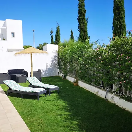 Casa Rosado Preciosa Casa Con 60m De Jardin Privado En La Mejor Zona De Conil Selecta Costa Будинок відпочинку Коніль-де-ла-Фронтера